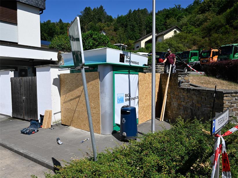 Unbekannte sprengen Geldautomaten in Vianden