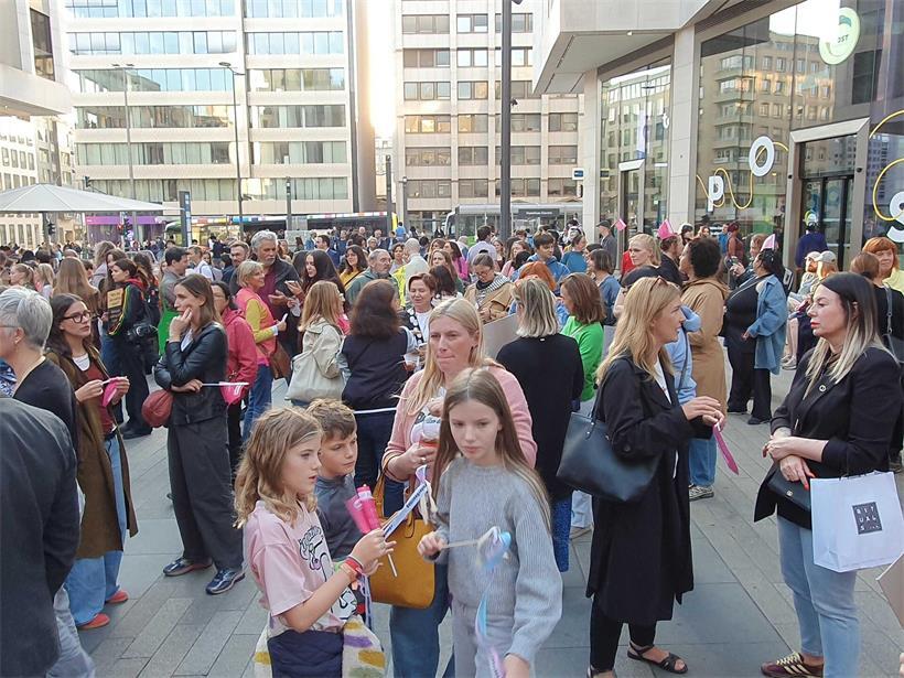 Protest in Luxemburg-Stadt: Hunderte Menschen gehen für Frauensicherheit auf die Straße