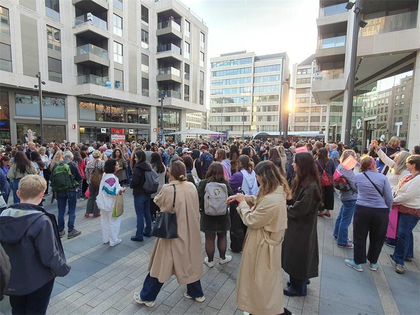 Protest in Luxemburg-Stadt: Hunderte Menschen gehen für Frauensicherheit auf die Straße