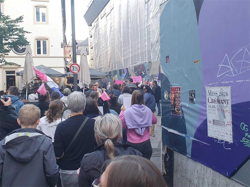 Protest in Luxemburg-Stadt: Hunderte Menschen gehen für Frauensicherheit auf die Straße