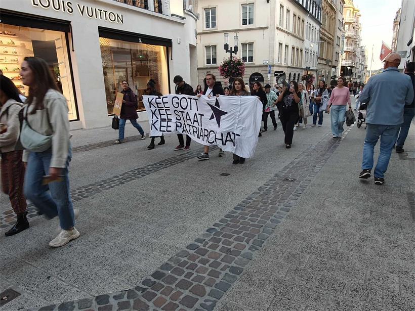 Protest in Luxemburg-Stadt: Hunderte Menschen gehen für Frauensicherheit auf die Straße