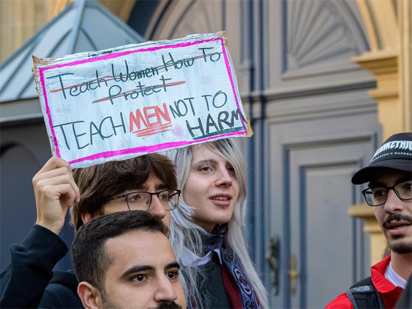 Protest in Luxemburg-Stadt: Hunderte Menschen gehen für Frauensicherheit auf die Straße