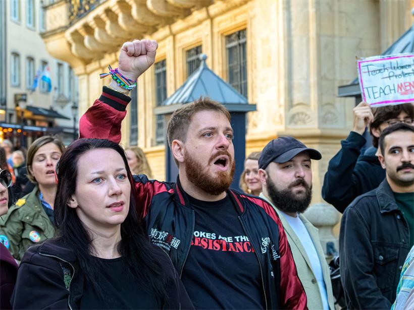 Protest in Luxemburg-Stadt: Hunderte Menschen gehen für Frauensicherheit auf die Straße