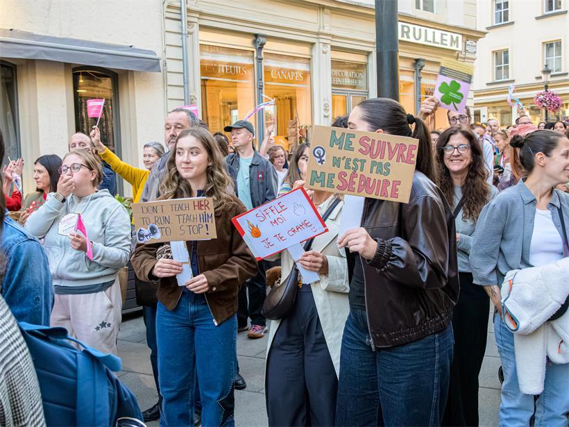 Protest in Luxemburg-Stadt: Hunderte Menschen gehen für Frauensicherheit auf die Straße