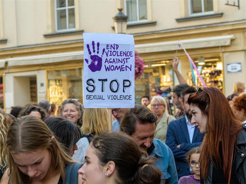 Protest in Luxemburg-Stadt: Hunderte Menschen gehen für Frauensicherheit auf die Straße