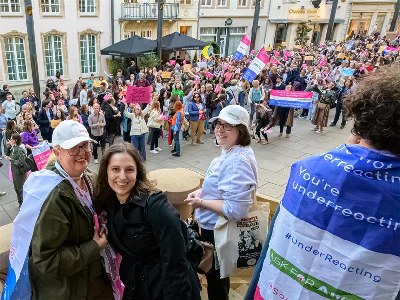 Protest in Luxemburg-Stadt: Hunderte Menschen gehen für Frauensicherheit auf die Straße