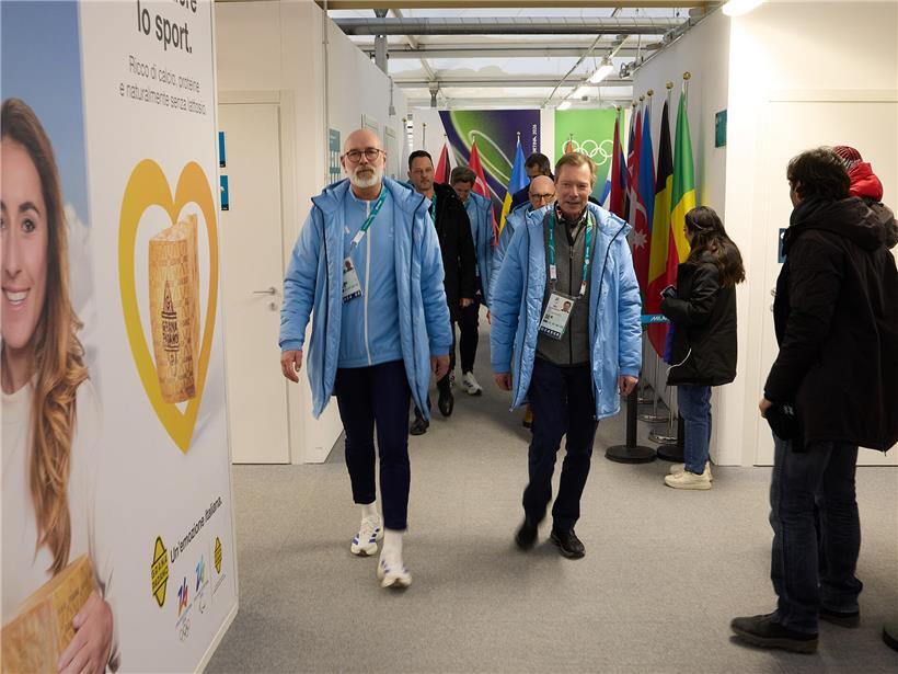 Ehemaliger Großherzog Henri besucht Team Lëtzebuerg im olympischen Dorf