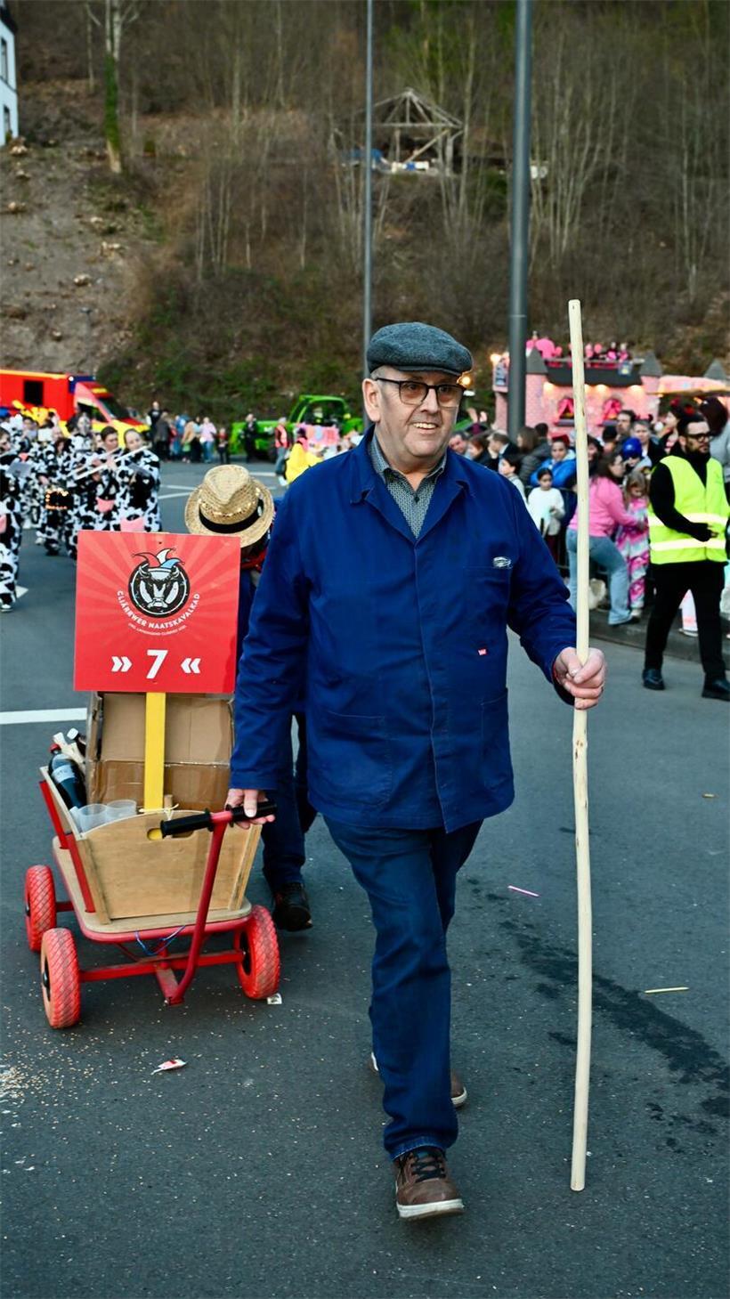 Mit Blick auf das Schloss: Tausende feiern bei der Nachtkavalkade in Clerf