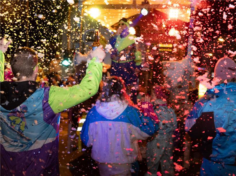 Von Göbelingen zum Schloss: „Fuesgecken“ bei der Nachtkavalkade in Koerich