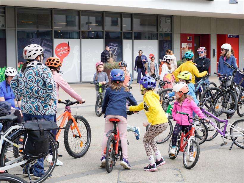 Menschen auf dem Rad erobern Düdelingen bei „Critical Mass“ am Samstag