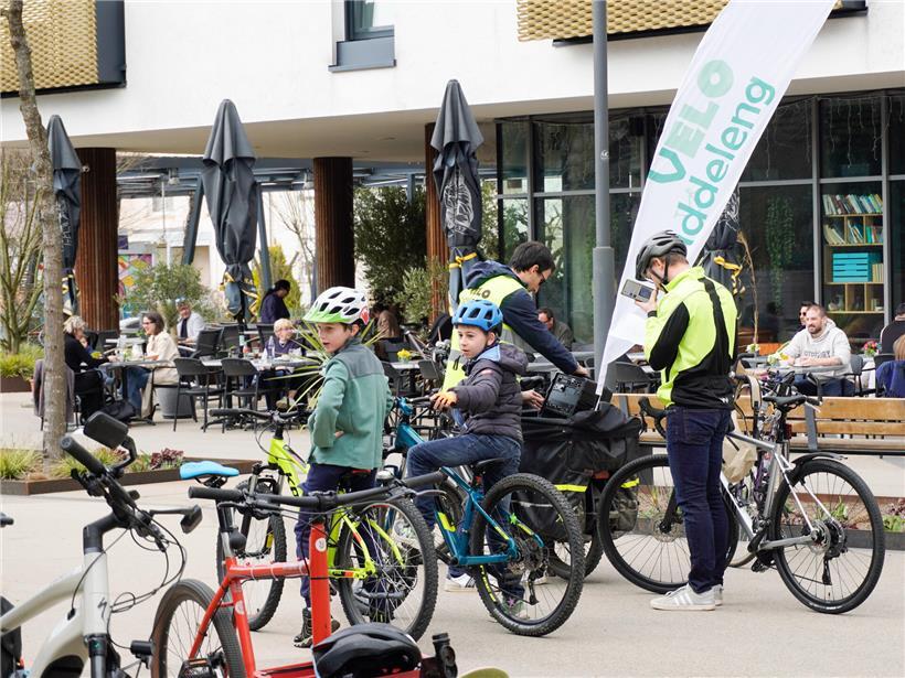 Menschen auf dem Rad erobern Düdelingen bei „Critical Mass“ am Samstag