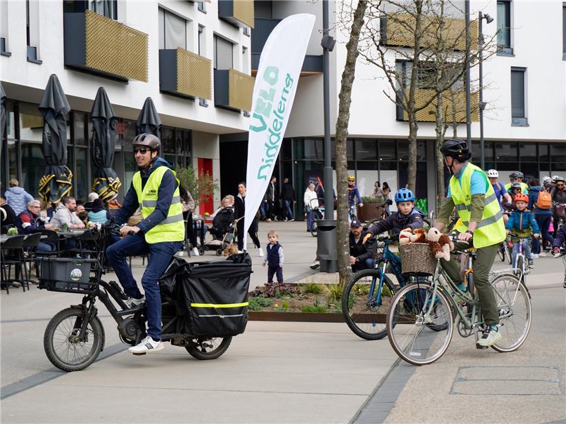 Menschen auf dem Rad erobern Düdelingen bei „Critical Mass“ am Samstag