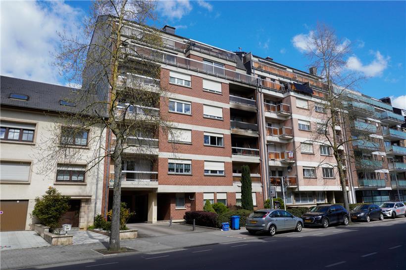 Balkonbrand in Kanalstraße löst Feuerwehreinsatz aus – keine Verletzten