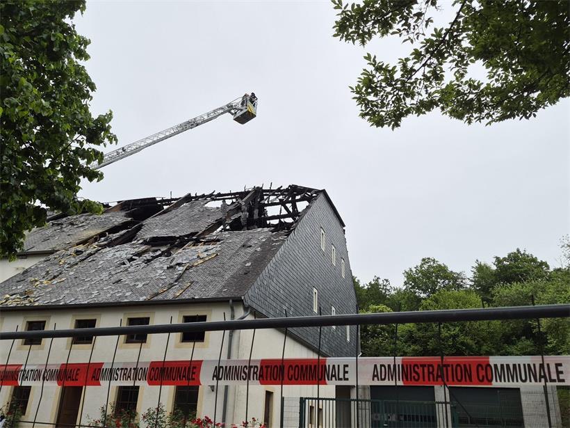 Sporthalle in Lultzhausen nach Brand einsturzgefährdet