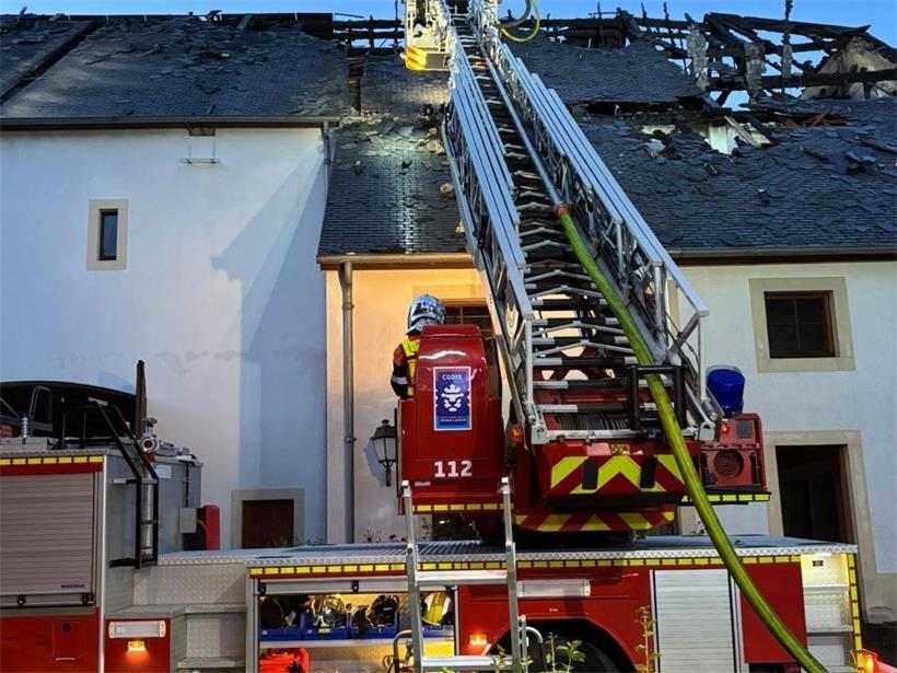 Sporthalle in Lultzhausen nach Brand einsturzgefährdet