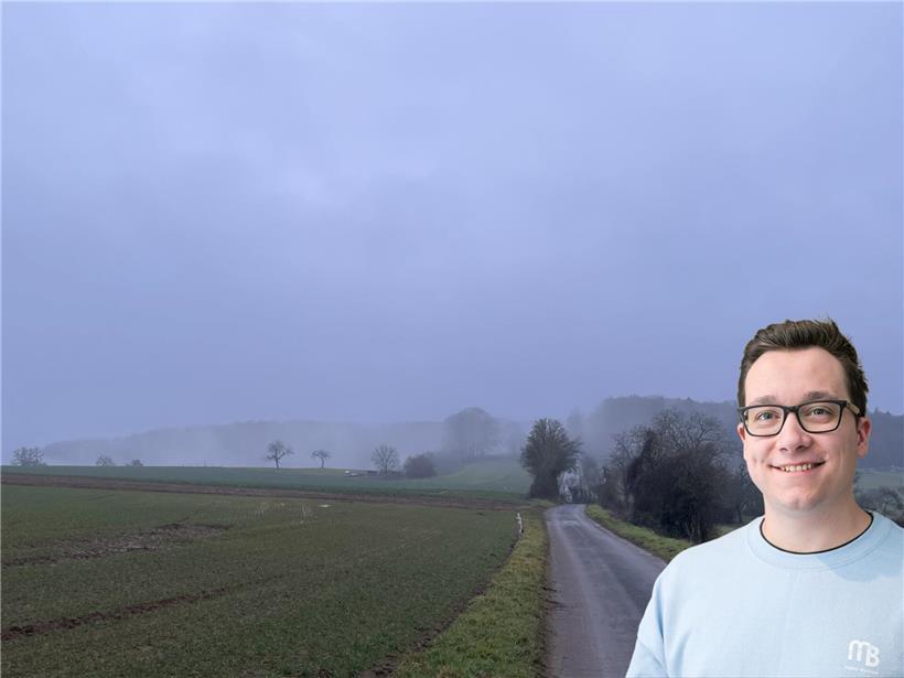 Feucht-nebliges graues Wetter in Luxemburg mit dichten Wolken, milde Temperaturen und ruhiger Atmosphäre im Herbst