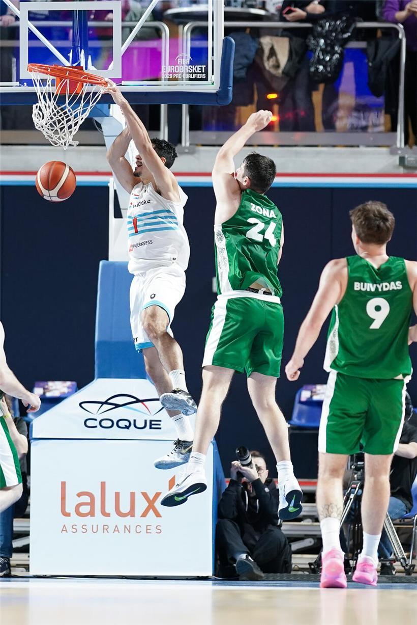 Malcolm Kreps in Aktion beim Offensivspiel, zeigt spektakuläre Momente auf dem Spielfeld