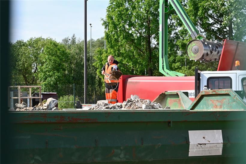 Wer Abfall in der Natur entsorgt oder ohne Genehmigung über die Grenze transportiert, macht sich strafbar
