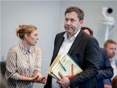 Lars Klingbeil, SPD-Vizekanzler und Finanzminister, spricht über Entlastung der arbeitenden Mitte in Deutschland