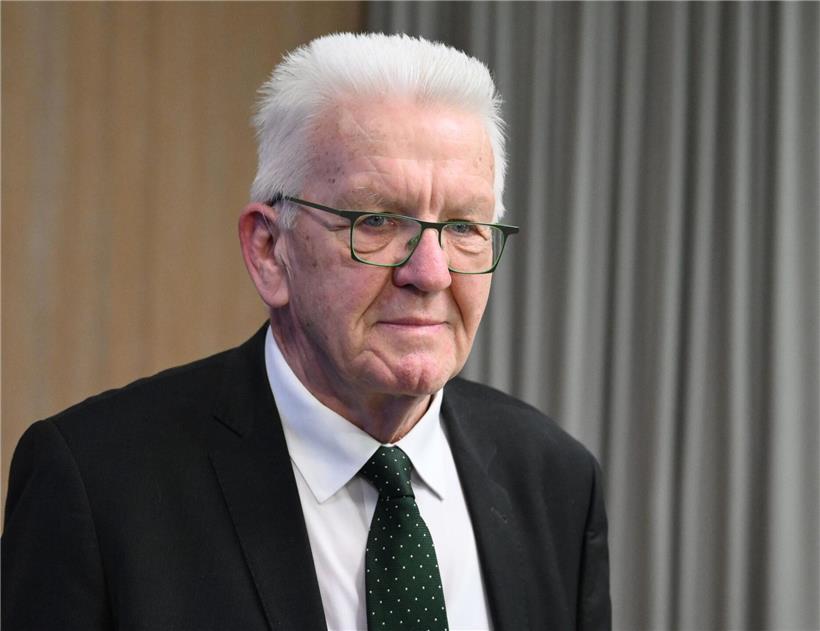 Winfried Kretschmann, Ministerpräsident von Baden-Württemberg, spricht bei einer Pressekonferenz, Foto von Bernd Weißbrod/dpa