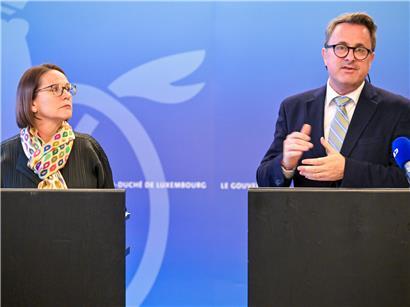 Yuriko Backes und Xavier Bettel bei Pressekonferenz zu Kosten der Rückführungen aus dem Nahen Osten