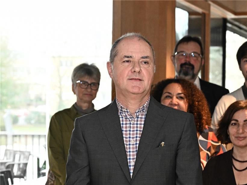 Yves Wagener im Kommunalwahlkampf 2023 bei einer Rede vor Unterstützern in der Stadt