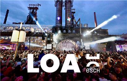 Zehn internationale DJs performen gemeinsam auf der LOA-Bühne bei einem Musikfestival 2024