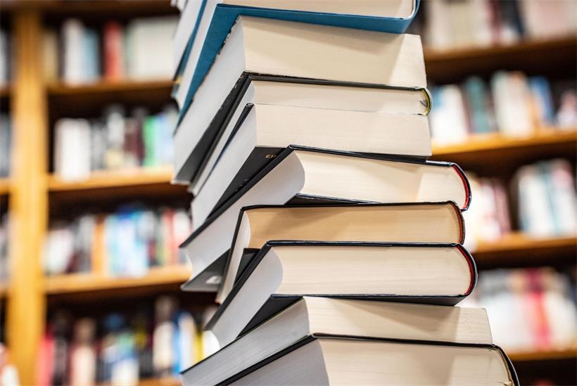 Illustration verschiedener Erzählstile: wissenschaftlich, literarisch und nachrichtlich für Geschichtenerzählung