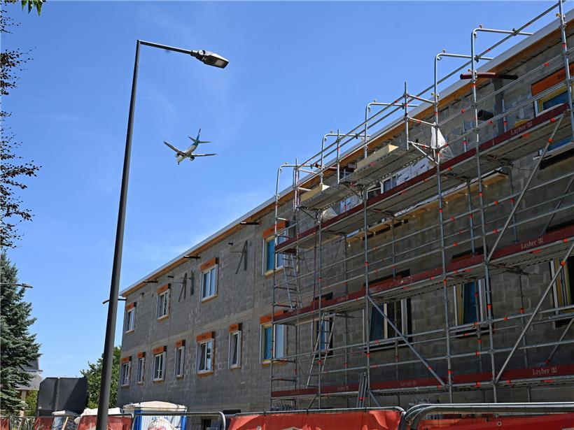 déi Lénk Aktivisten fordern konkrete Maßnahmen für soziale Gerechtigkeit und ein Ende privatrechtlicher Initiativen